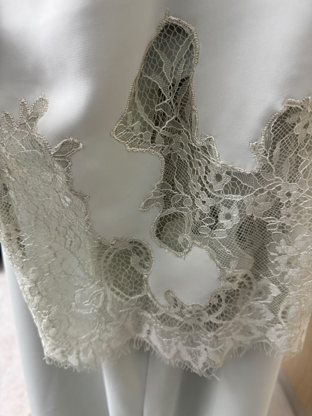 OSH-0027 - Soft sage in lace