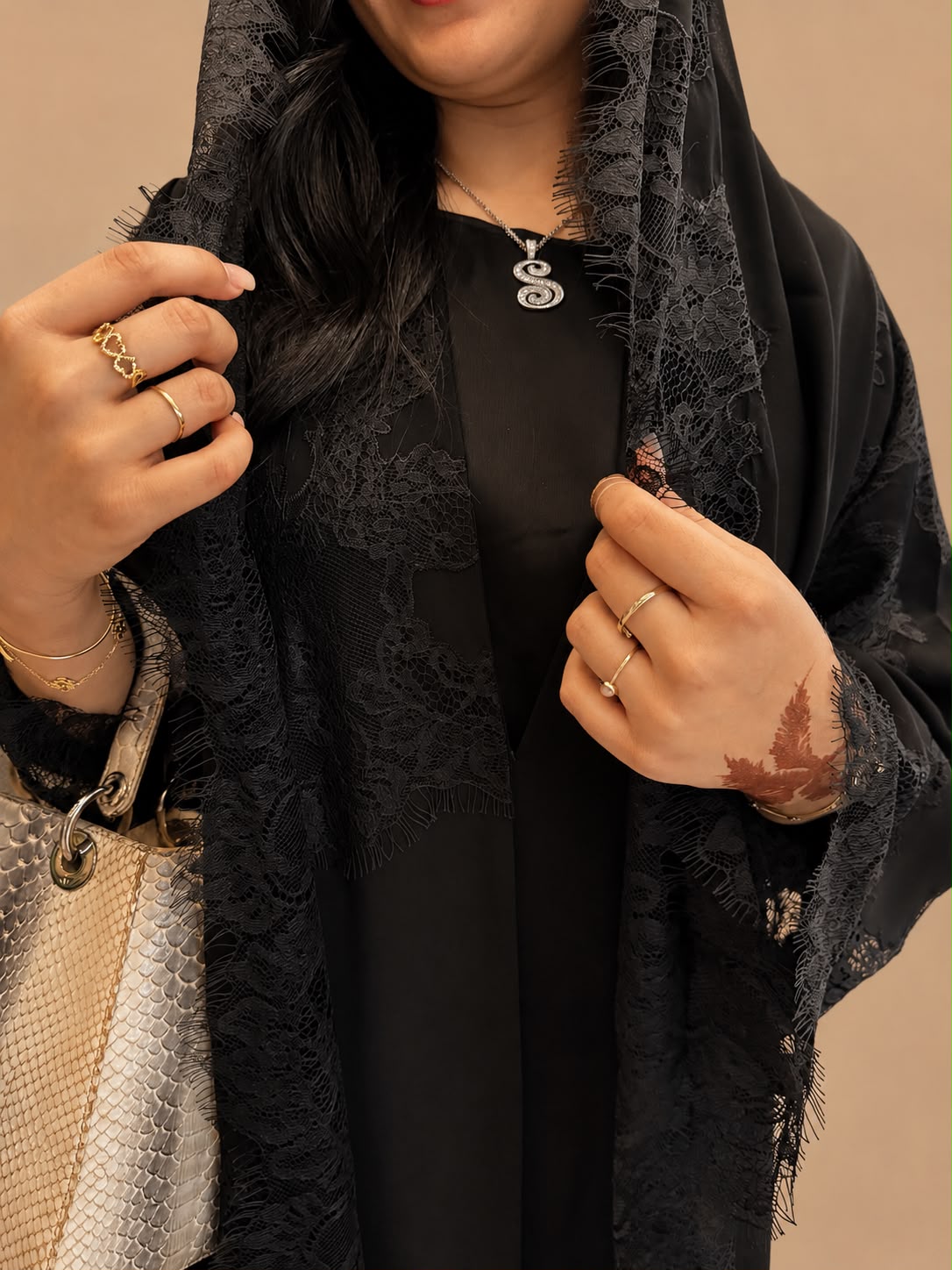 OSH-0022 - Noir in French lace